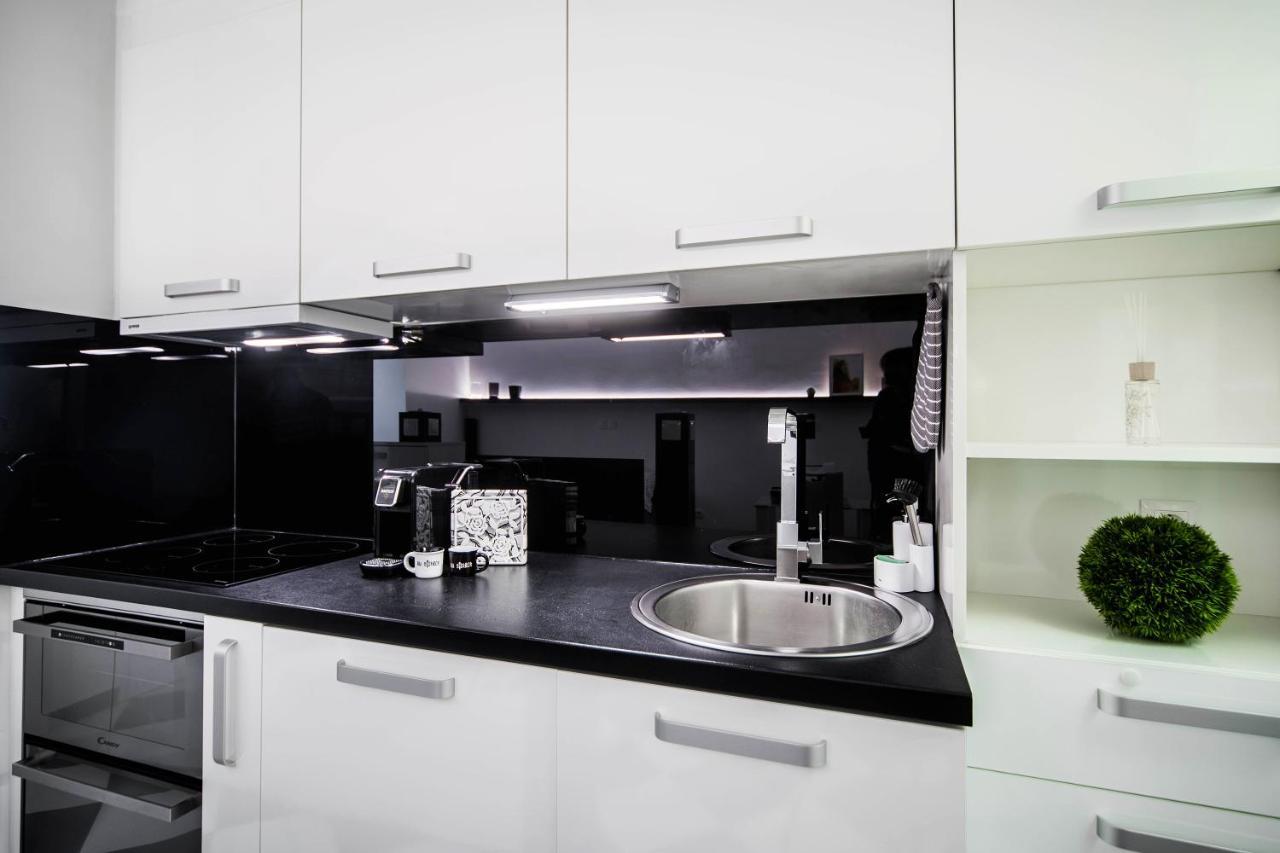 Black And White Studio Ljubljana Extérieur photo