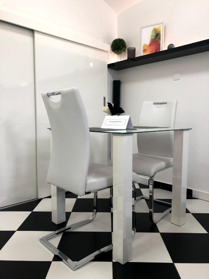 Black And White Studio Ljubljana Extérieur photo