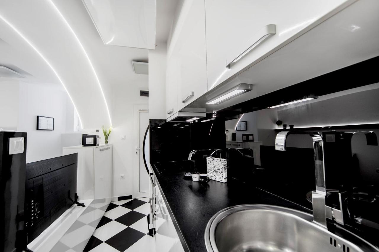Black And White Studio Ljubljana Extérieur photo