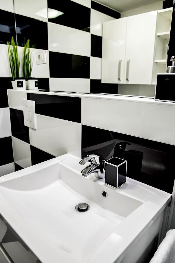 Black And White Studio Ljubljana Extérieur photo
