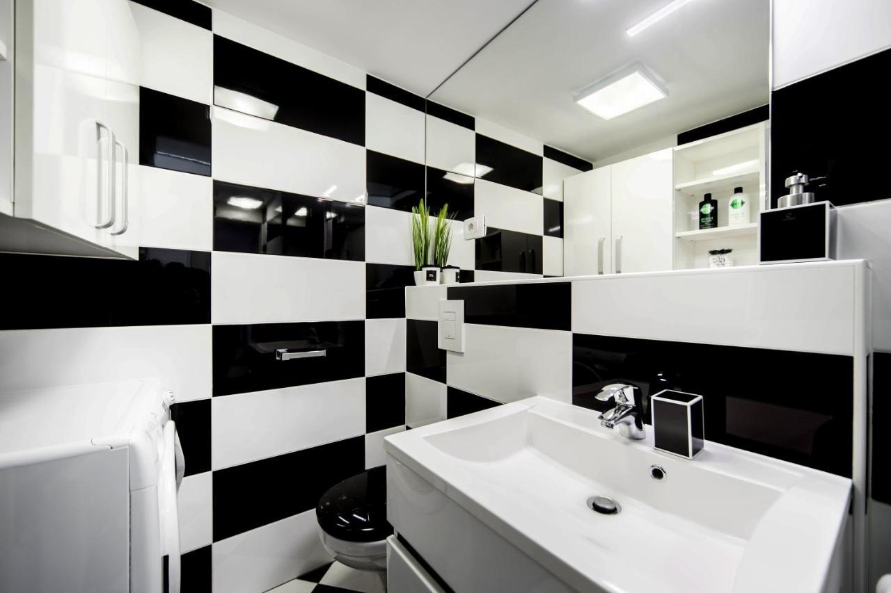 Black And White Studio Ljubljana Extérieur photo