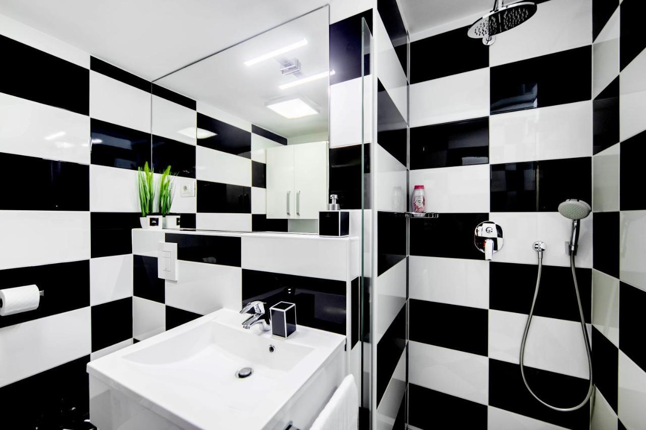 Black And White Studio Ljubljana Extérieur photo